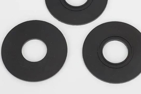 如何檢查和更換橡膠平墊片？安裝位置需確定！