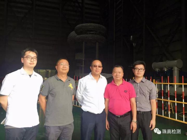  Fuzhi Director of Science, Technology and Economic Development Bureau of Zhuhai High-tech Zone Came here to supervise our work.
